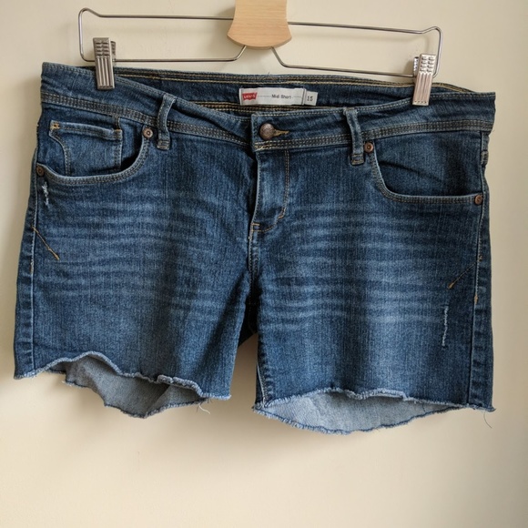 [Levi's] Dark Wash Distressed Raw Hem Midi Short - Picture 1 of 8